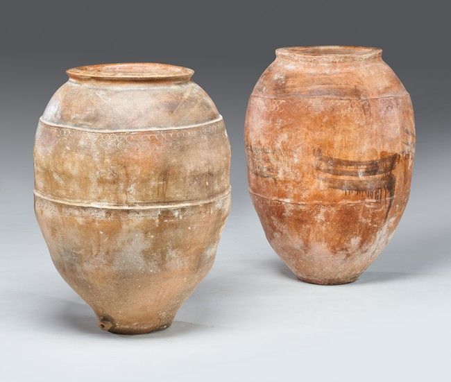 Null Attribuito a GOICOECHEA

Coppia di grandi vasi di terracotta ovoidale decor&hellip;