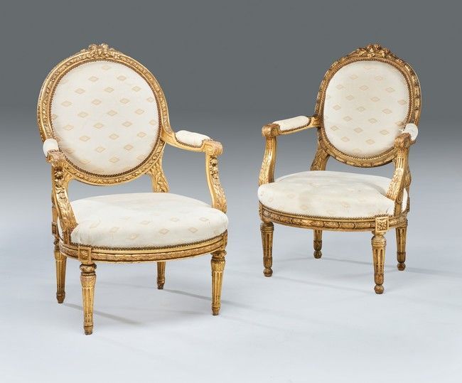 Null A PAIR OF LARGE MEDALLON BACK ARMCHAIRS, in richly carved and gilded wood, &hellip;