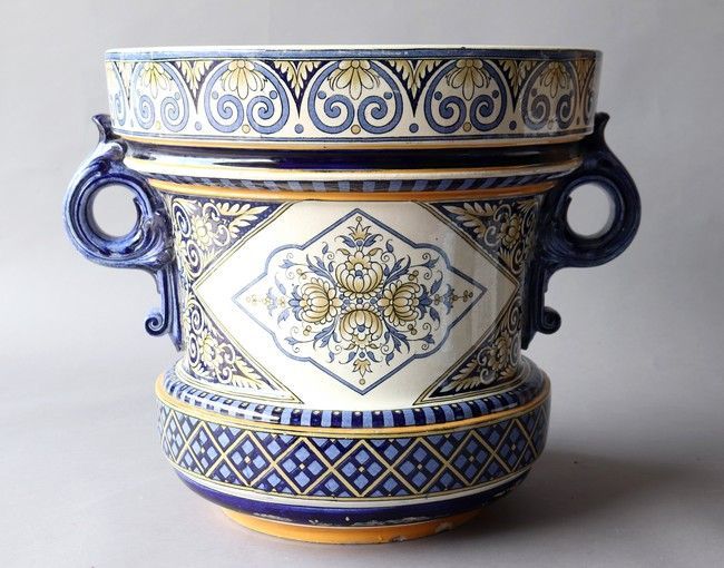 Null SARREGUEMINES

CACHE-POT A DEUX ANSES rond en faïence émaillée polychrome à&hellip;