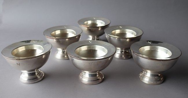Null SIX LARGE silver-plated RINCE-DOIGTS, plain model, numbered NE.

Height: 11&hellip;