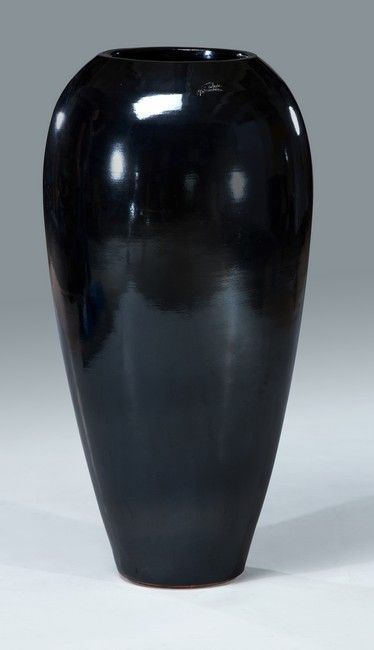 Null GOICOECHEA

IMPORTANT VASE ovoïde en terre cuite émaillée noir. Signé.

Hau&hellip;