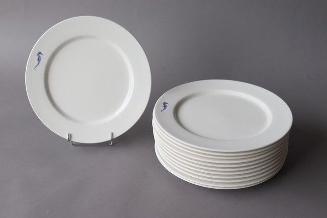 Null VILLEROY BOCH 

DOUZE ASSIETTES PLATES en porcelaine émaillée blanc à décor&hellip;