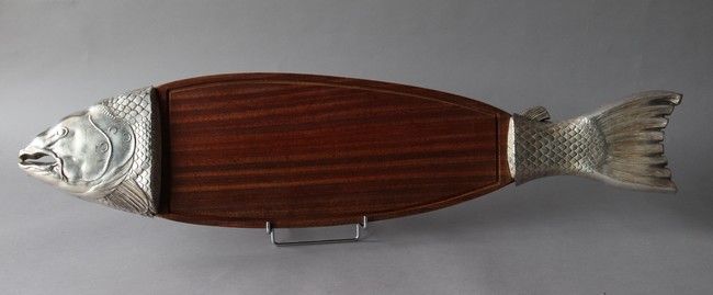 Null Oval FISH PLAT, central part in grooved wood, the ends in the imitation of &hellip;