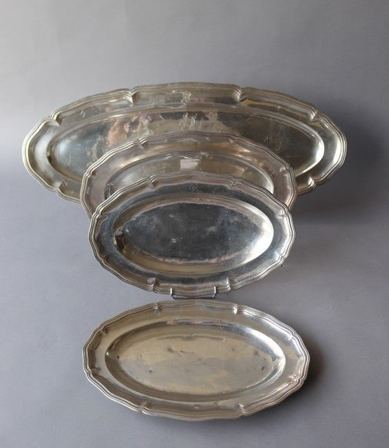 Null CHRISTOFLE

SET OF FOUR silver plated oval serving dishes, with curved edge&hellip;