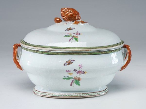 Null Compagnie des Indes, siglo XVIII

TERRINA de porcelana con decoración esmal&hellip;