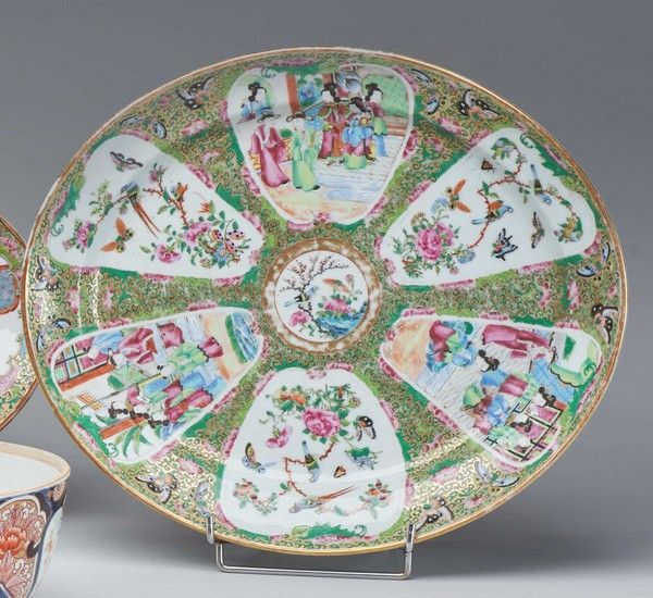 Null Porcelain oval deep dish with polychrome enamelled decoration of a palace s&hellip;
