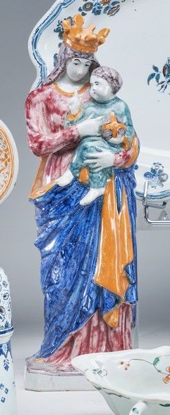 Null NEVERS，19世纪

多色釉陶器中的圣母和儿童。

高度38米

(王冠重新粘上)