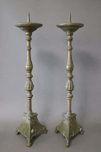 Null Pair of bronze PIQUE-CIERGES, baluster shaft partly gadrooned, triangular b&hellip;