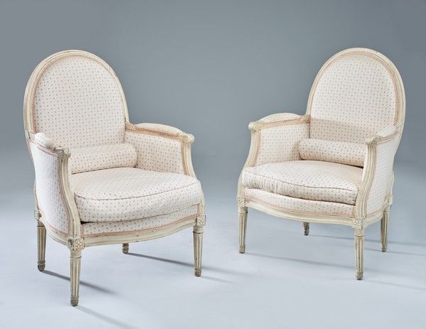 Null Pair of shepherds' chairs with flat backs, moulded and carved in white lacq&hellip;