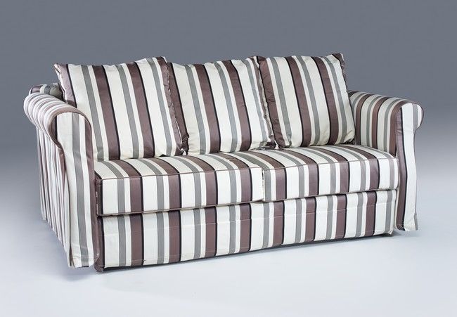 Null 棕色、黑色和奶油色条纹缎面织物的可转换三座沙发，三个坐垫和两个座位，可拆卸的沙发套。

高70厘米；长200厘米；深90厘米

(轻微的污渍)