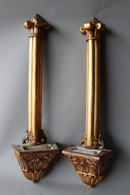 Null Pair of gilded ceramic wall sconces decorated with capitals with floral mot&hellip;
