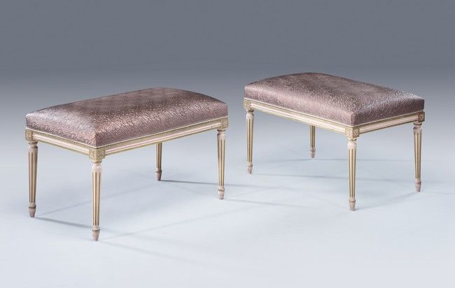 Null Pair of rectangular cape stoppers, in mauve lacquered molded wood and gold &hellip;