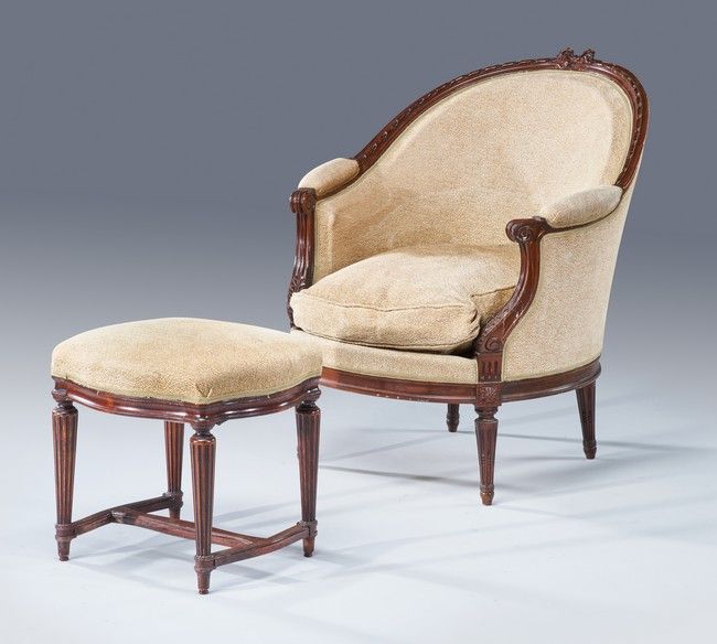 Null GRAN sillón de góndola de madera teñida de caoba, moldeado y tallado con ci&hellip;
