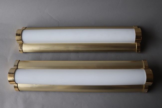 Null 四个长方形的金色塑料和卤素壁灯。

LG巴黎90302/15/14

长56厘米；深9厘米

(带电安装)