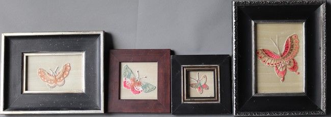 Null FOUR embroideries on silk representing butterflies.

Sight : from 7 to 13 c&hellip;