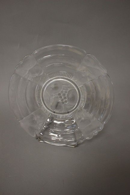 Null VAL-SAINT-LAMBERT

GRAND PLAT rond à contour chantourné en verre moulé pres&hellip;