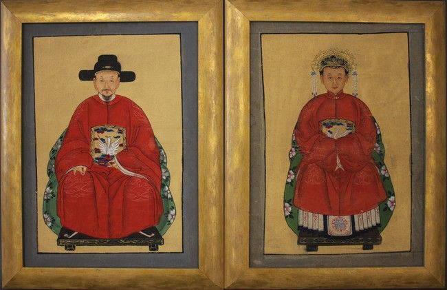 CHINE, XXe siècle 
Portraits de couple de dignitaires assis dans leur robe de fo&hellip;