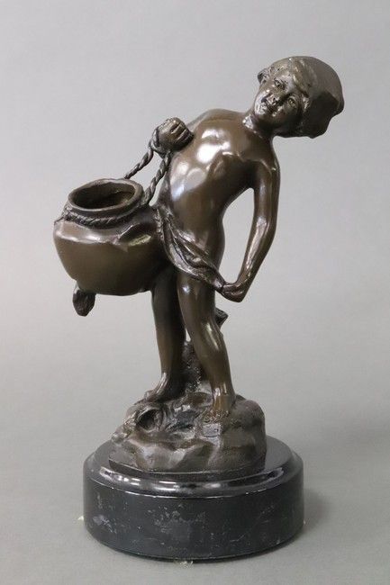 Null Nach Auguste MOREAU (1834-1917)

Junge Junge, der eine Urne hält.

Bronzeab&hellip;