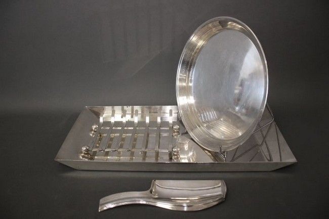 Null 克里斯托弗，加利亚

镀银金属套装包括：两个托盘，一个面包屑托盘和一个烤面包架。