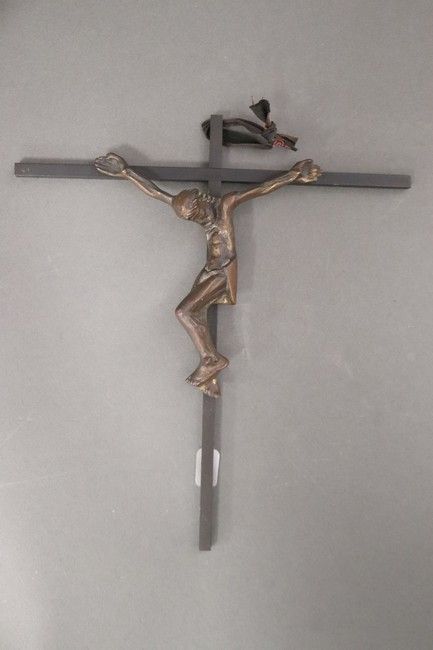 Null 埃利-佩勒格林(Elie PELLEGRIN) (1914-2001)

铜制十字架上的CHRIST，十字架背面有签名。

21 x 19厘米。