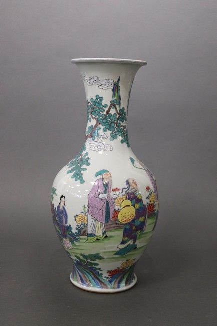 Null CHINA, Ende des 20.

Balusterförmige Vase aus weiß glasiertem Porzellan mit&hellip;