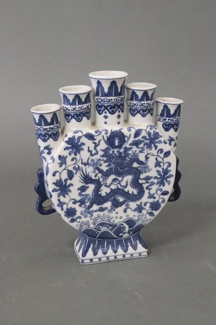Null CHINA, 20th century

A blue and white enameled porcelain TULIPIER with a fl&hellip;