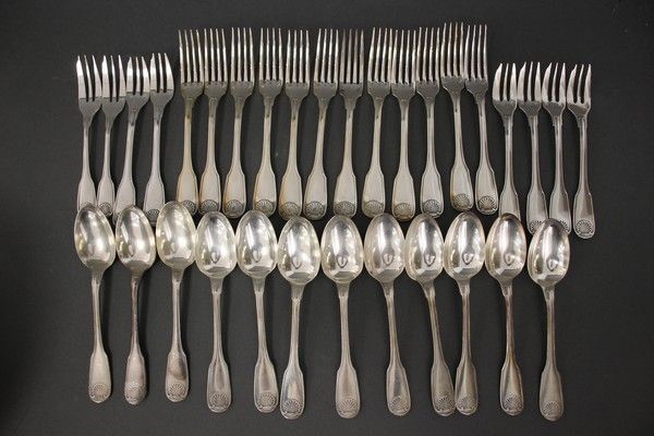 Null 姬斯多福（CHRISTOFLE）

镀银金属的十二个转盘和八把叉子，壳型。