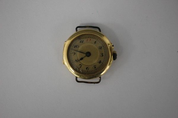 Null Rundes Uhrengehäuse aus Gelbgold (750) mit mechanischem Uhrwerk.

Bruttogew&hellip;