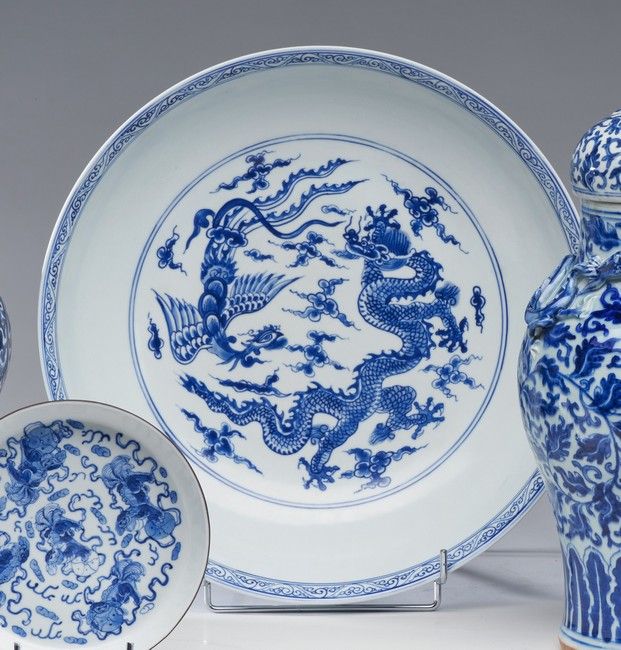 Null CHINE, XXe siècle

GRAND PLAT creux rond en porcelaine émaillée bleu blanc &hellip;