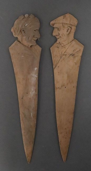 Null 巴斯克国家，20世纪初

一对木制纸杯，显示阿马特西和艾塔特西。

长24.5厘米
