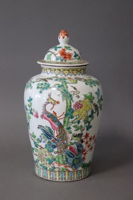 Null CHINE, début du XXe siècle

POTICHE de forme balustre en porcelaine émaillé&hellip;