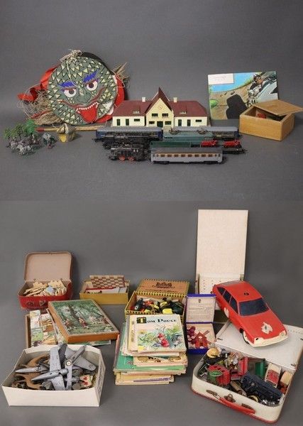 Null LOT OF miscellaneous and mismatched toys, attic condition, including :

- l&hellip;