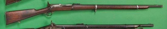Null 稀有的LOUIS PERRIN射击测试枪，口径11毫米。
圆形，青铜色的桶，79.5厘米。枪身标有 "INV.L.PERRIN Bté A PARIS&hellip;