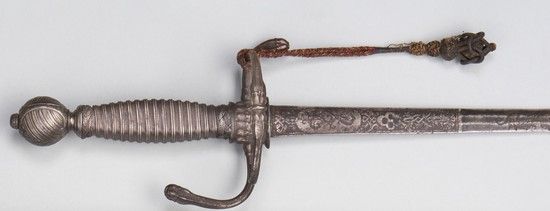 Null SMALL DAGUEFusée
filigree and lamée steel, guard with two inverted quillons&hellip;