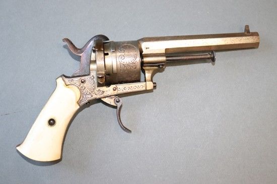 Null REVOLVER A BROCHE, 6 shots, cal. 9 mmBarrels
with sides, open carcass and c&hellip;