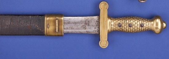 Null 炮兵盾，型号
1816青铜
框架
，片状手柄，有三个可见的铆钉。1831年8月夏特莱罗皇家制造的带沟槽的刀片。皮制刀鞘，有两个铜质配件。
A.B.E.