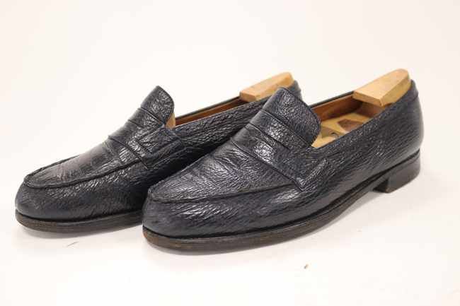 Null J. M. WESTON

PAIR OF MOCASSINS in navy blue shark. Leather soles (with ski&hellip;