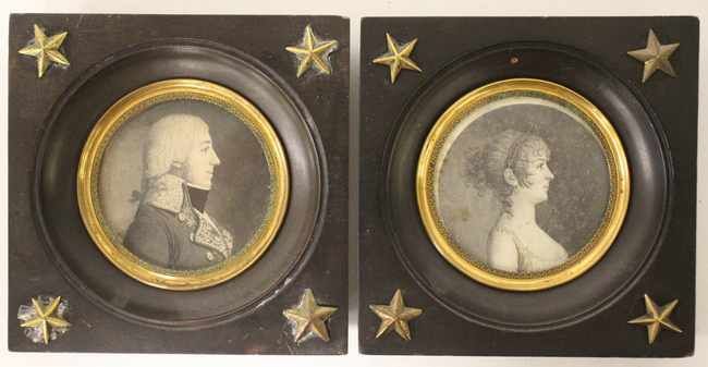 Null 在Fournier和Chrétien之后的两幅物理学作品，黑色的圆形视图显示了一个男人的轮廓和一个穿着帝国服饰的女人的轮廓。
在发黑的木框中，四角有铜&hellip;