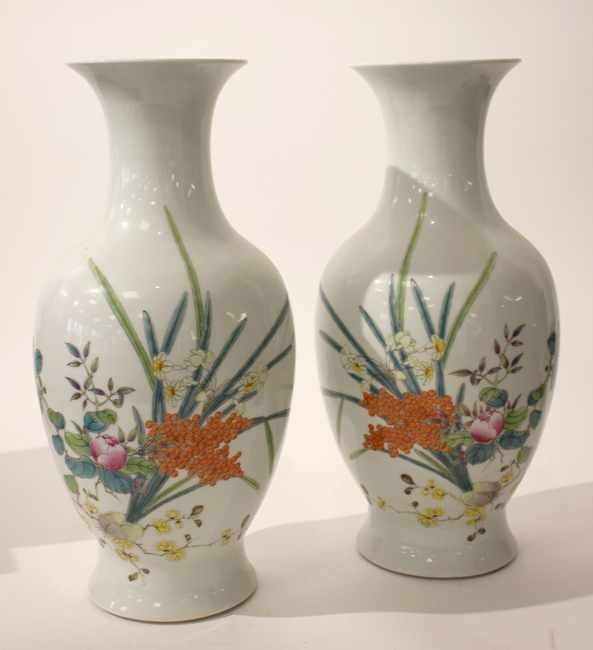 Null CHINA, 20th century
A PAIR OF VASES of baluster shape in enamelled porcelai&hellip;