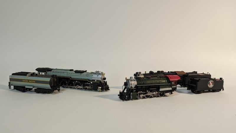 Null BACHMANN - ecart. HO
- Locomotive type 231 et son tender, noirs, marron et &hellip;