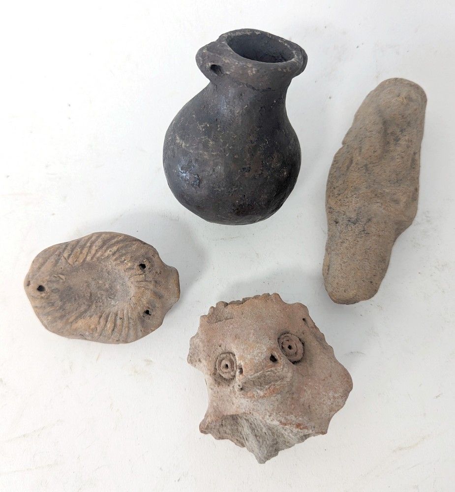 Null ARCHAEOLOGICAL terracotta SET including a small pot with flared neck, an Ou&hellip;