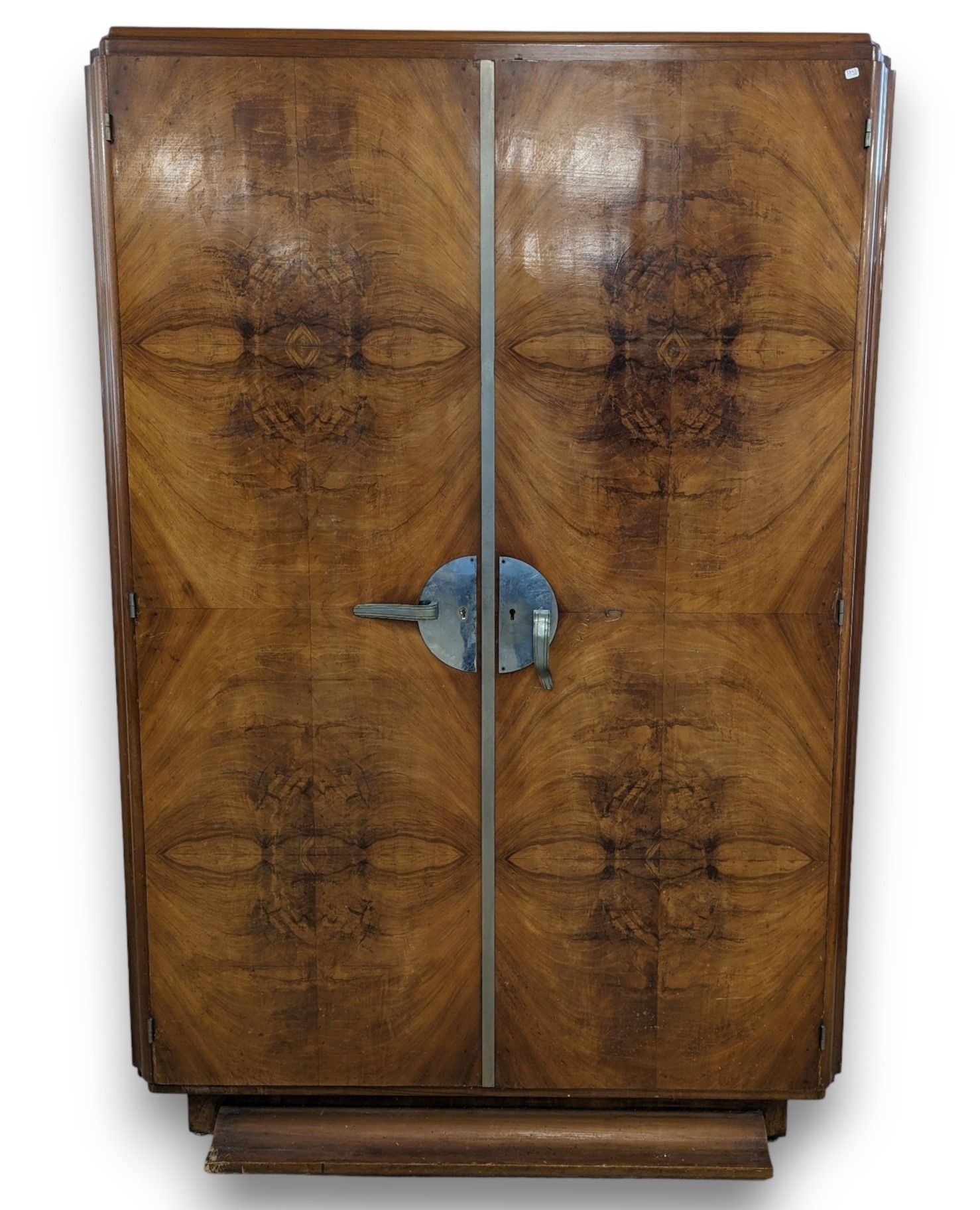 Armario rectangular de dos puertas en chapa de caoba fla…