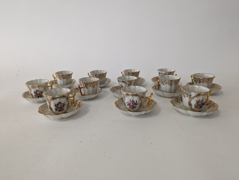 Null LIMOGES CASTEL
WHITE PORCELAIN COFFEE-SERVICE SET with gold highlights, dec&hellip;
