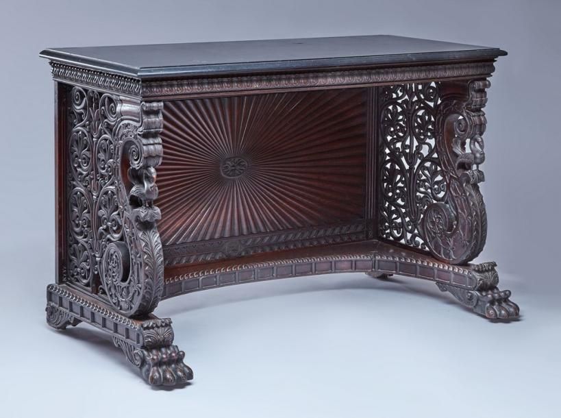 Null TABLE CONSOLE en palissandre richement ajouré et sculpté, à décor de rincea&hellip;