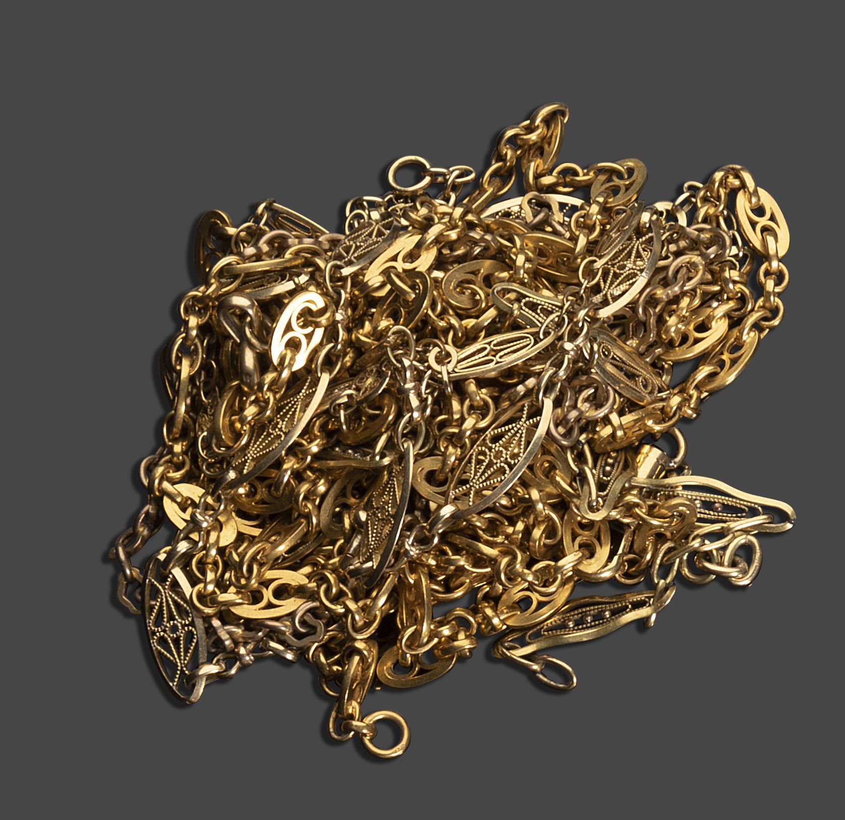 Null 
一套六条18K（750）黄金手链和链条。



毛重：约60.17克