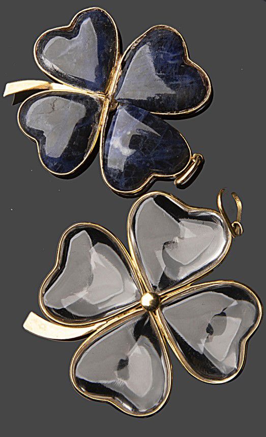 Null Two pendants decorated with four-leaf clovers.
The first one is decorated w&hellip;