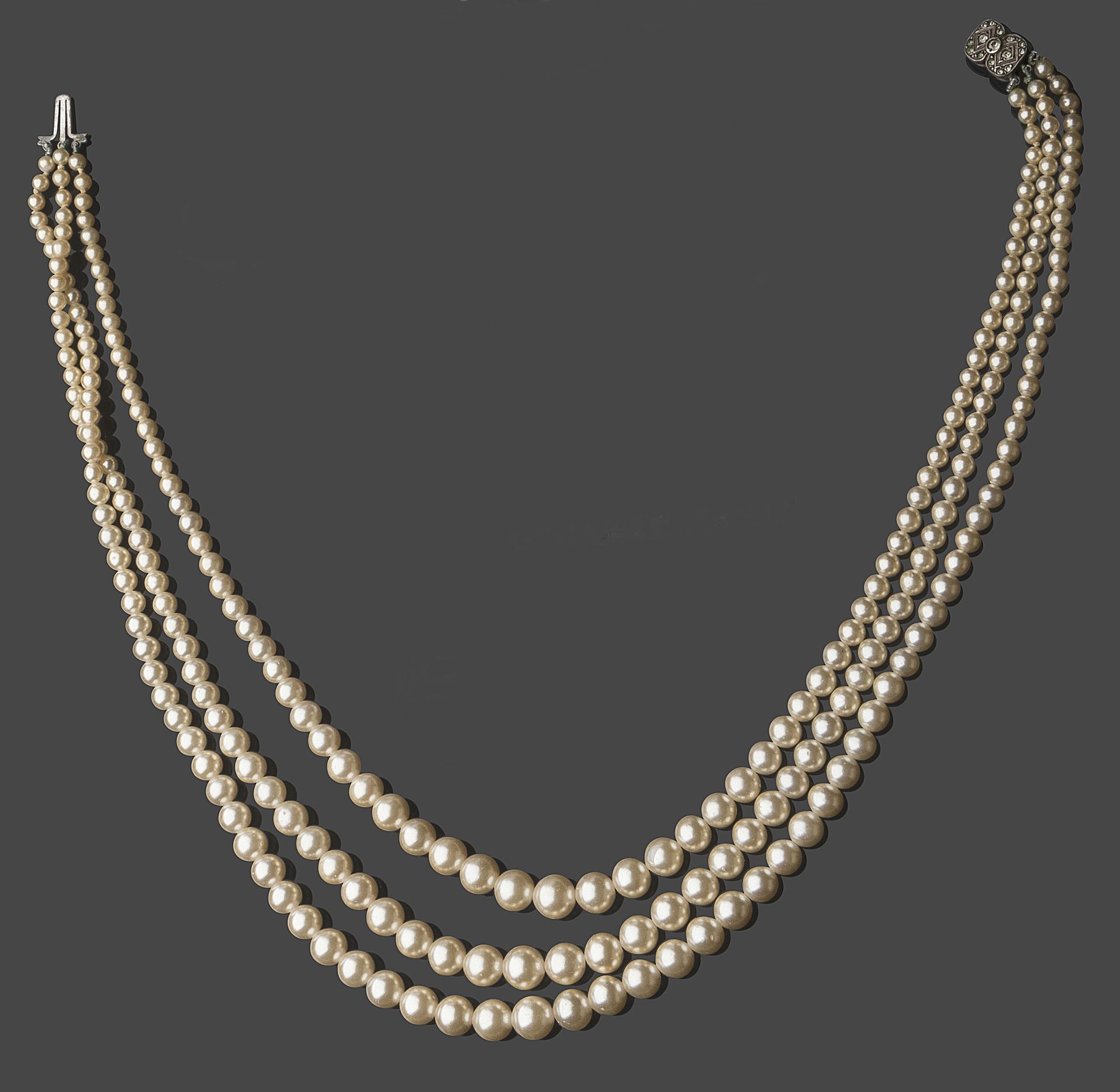 Null 三排仿珍珠项链，银制（925）扣子
长度：43厘米