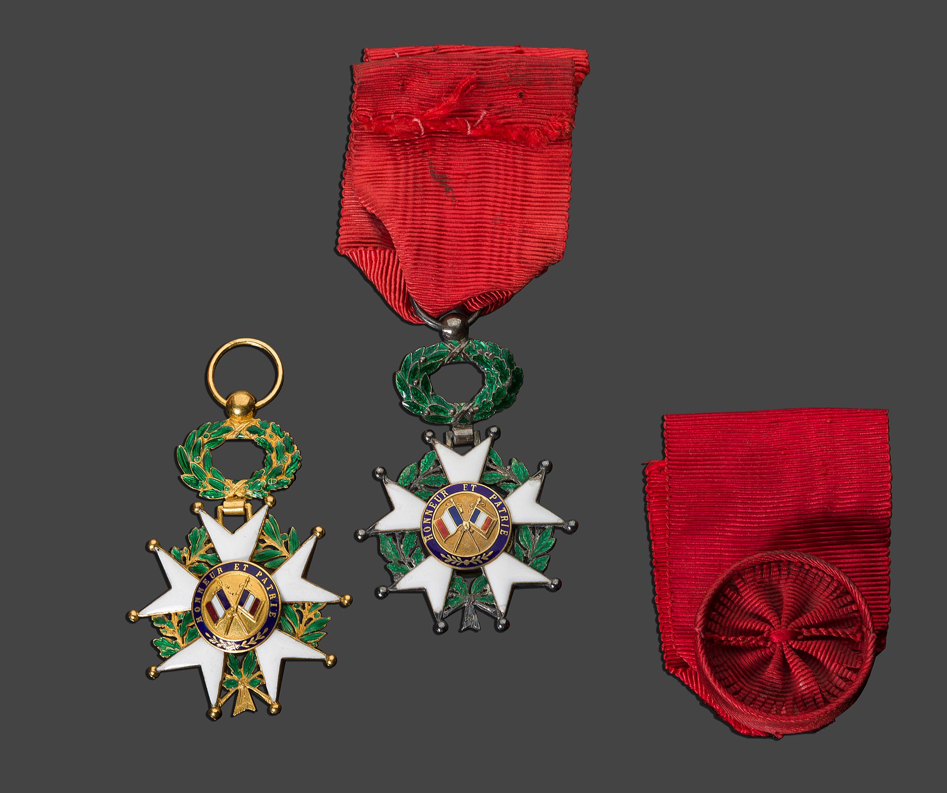 Null 法国

金质荣誉军团勋章（第750次）和银质荣誉军团勋章（第925次），红色缎带。

第五共和国

H.6.8厘米

金质荣誉军团勋章 16.15克
&hellip;