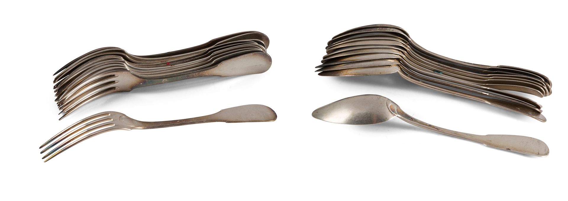 Null 七个银质勺子和七个叉子（Minerve第1个标题），普通的平面图案。

包括四套镀银餐具，普通图案。

Pds 1 120 g