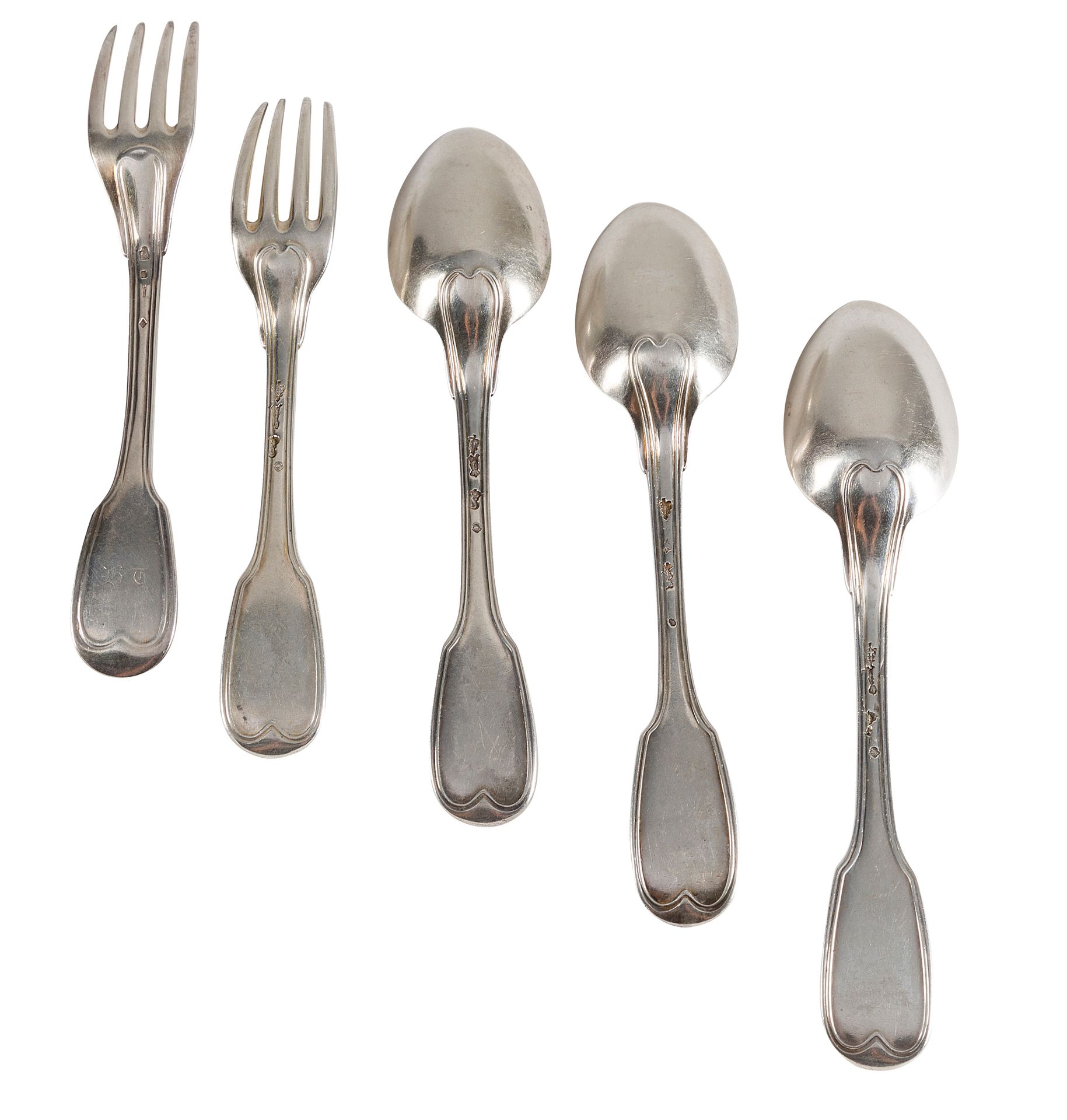 Null Tres cucharas y dos tenedores de plata con diseño de rosca.

Siglo XVIII

P&hellip;